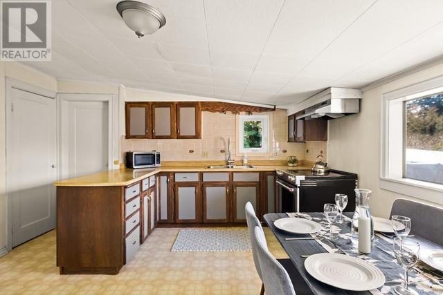 Roomy and functional kitchen | Image 7