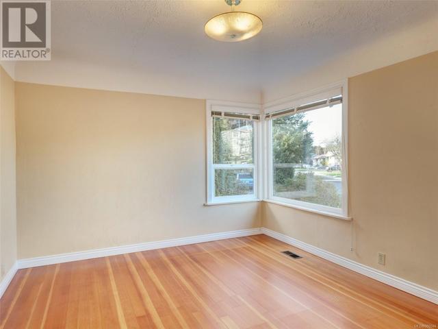 304 Uganda Ave, House detached with 2 bedrooms, 2 bathrooms and 5 parking in Esquimalt BC | Image 29