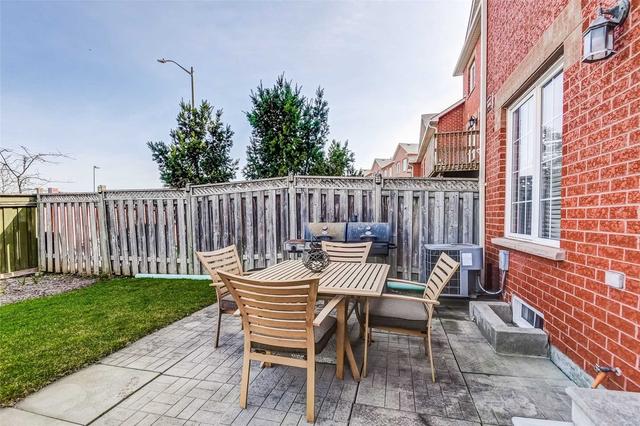 20 Lucena Cres, House attached with 3 bedrooms, 3 bathrooms and 3 parking in Vaughan ON | Image 21