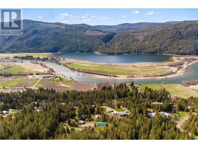 8097 Seed Road, House detached with 5 bedrooms, 4 bathrooms and 4 parking in North Okanagan F BC | Image 4