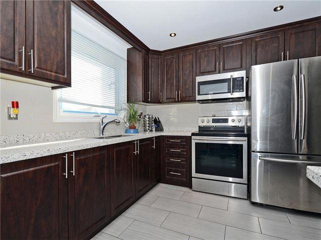 2 Moffatt Crt, House detached with 3 bedrooms, 1 bathrooms and 2 parking in Toronto ON | Image 1