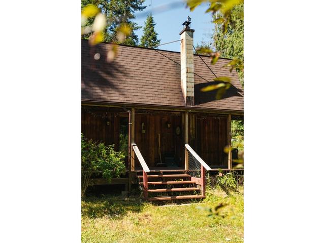 240 Bryan Road, House detached with 3 bedrooms, 2 bathrooms and null parking in Central Kootenay E BC | Image 24