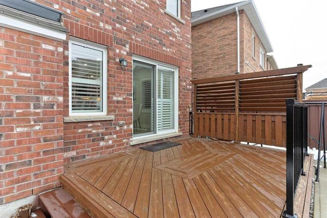 12 Mercedes Rd, House detached with 3 bedrooms, 3 bathrooms and 6 parking in Brampton ON | Image 25