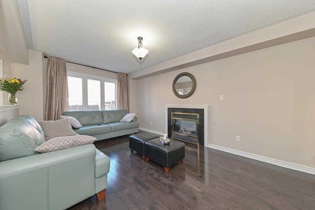 19 Ferncastle Cres, House detached with 4 bedrooms, 4 bathrooms and 6 parking in Brampton ON | Image 4