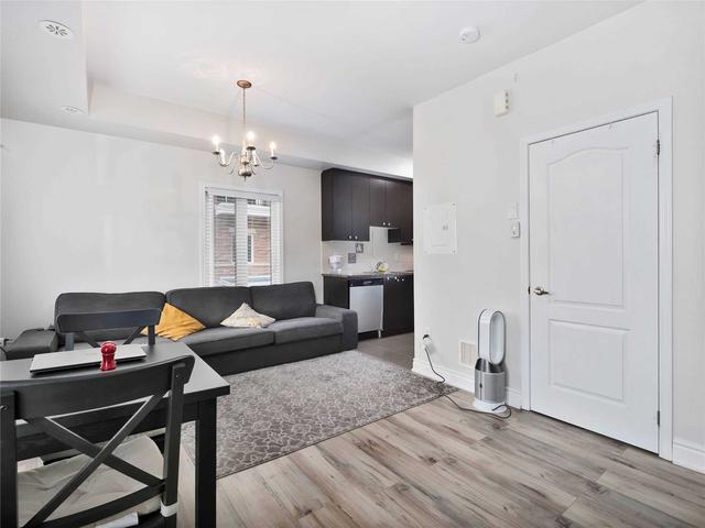 226 - 15 Coneflower Cres, Townhouse with 2 bedrooms, 2 bathrooms and 1 parking in Toronto ON | Image 3