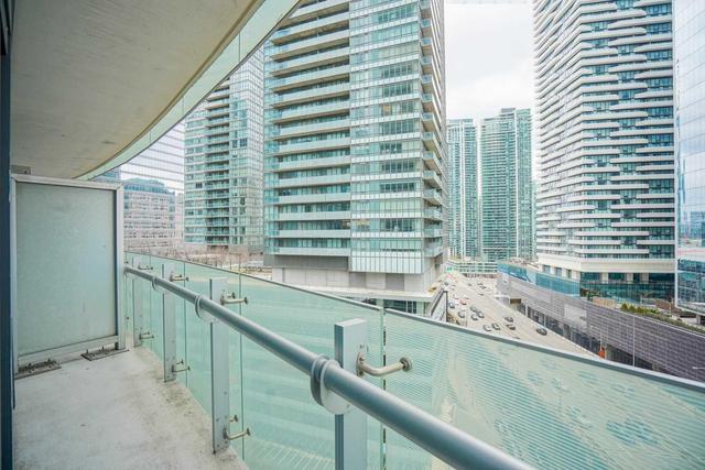1202 - 14 York St, Condo with 2 bedrooms, 2 bathrooms and 1 parking in Toronto ON | Image 21