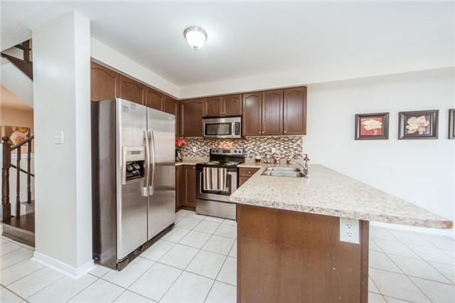8 Todhunter Cres, House detached with 4 bedrooms, 4 bathrooms and 1 parking in Ajax ON | Image 7