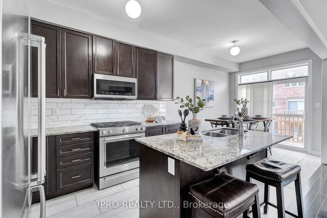 62 Farooq Blvd, House attached with 3 bedrooms, 4 bathrooms and 2 parking in Vaughan ON | Image 10