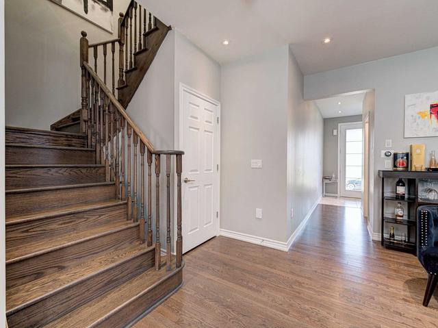 701 Yarfield Cres, House semidetached with 3 bedrooms, 3 bathrooms and 1.5 parking in Newmarket ON | Image 19