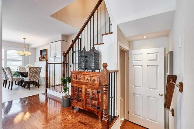 2386 Baronwood Dr, House attached with 3 bedrooms, 4 bathrooms and 3 parking in Oakville ON | Image 4