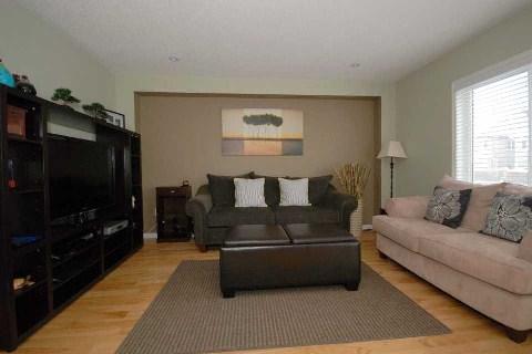 809 Taggart Cres, House detached with 3 bedrooms, 3 bathrooms and 2 parking in Oshawa ON | Image 4