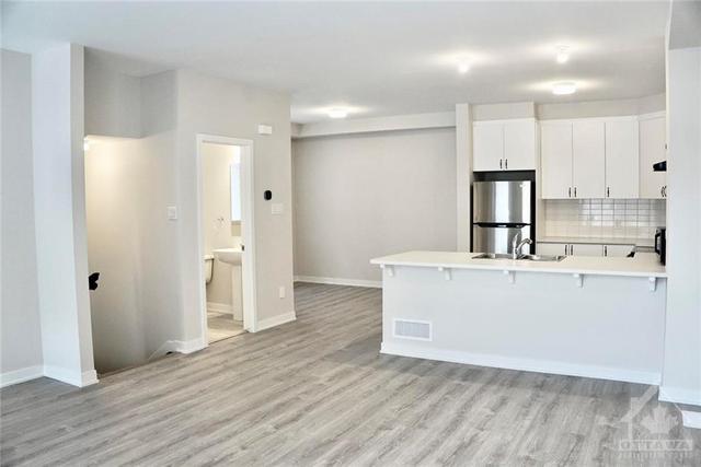 318 Parallax Private, House attached with 4 bedrooms, 3 bathrooms and 2 parking in Ottawa ON | Image 10