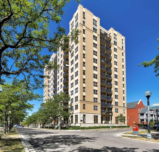 406 - 4 Elsinore Path, Condo with 1 bedrooms, 1 bathrooms and 1 parking in Toronto ON | Image 1