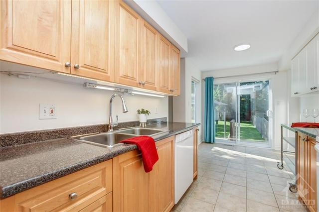 231 Castor Street, Townhouse with 3 bedrooms, 3 bathrooms and 3 parking in Russell ON | Image 9