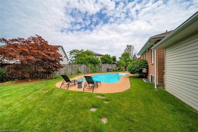 7967 Oakridge Dr, House detached with 3 bedrooms, 3 bathrooms and 8 parking in Niagara Falls ON | Image 8