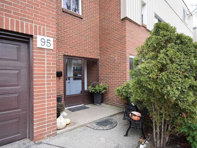 95 - 400 Bloor St E, Townhouse with 4 bedrooms, 2 bathrooms and 2 parking in Mississauga ON | Image 1