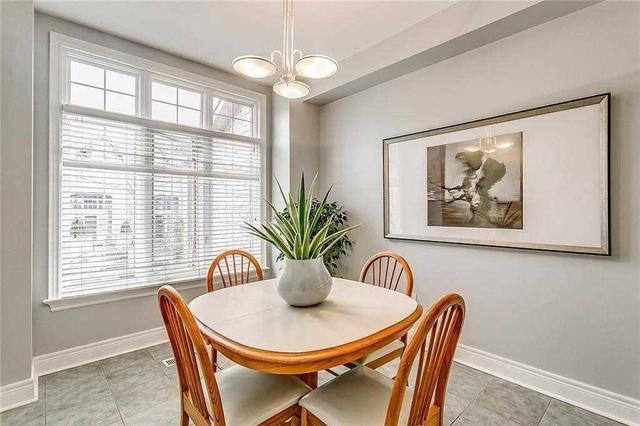 5 - 2303 Hill Ridge Crt, Townhouse with 3 bedrooms, 3 bathrooms and 2 parking in Oakville ON | Image 10