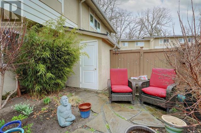 15 - 3981 Nelthorpe St, House attached with 2 bedrooms, 2 bathrooms and 2 parking in Saanich BC | Image 23