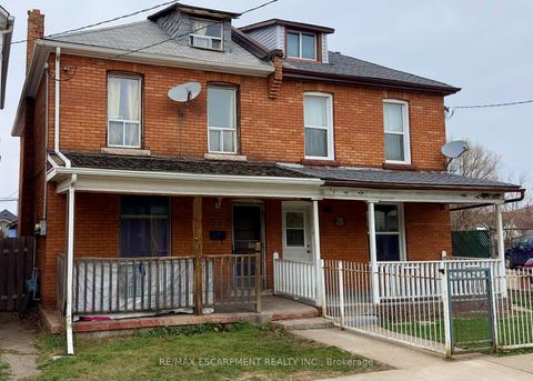 33 Shaw St, House semidetached with 3 bedrooms, 2 bathrooms and 1 parking in Hamilton ON | Card Image