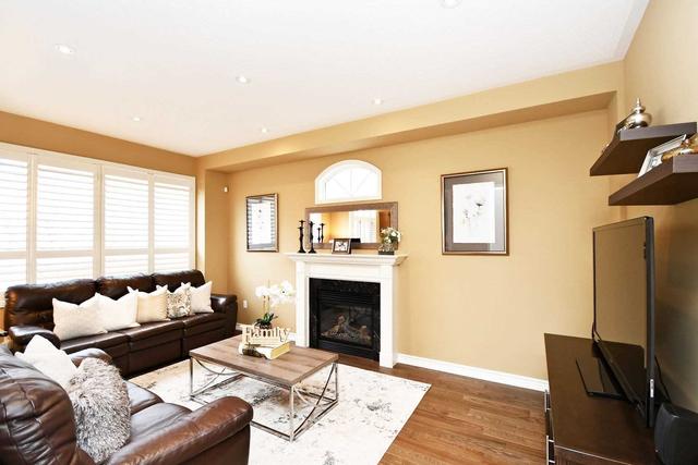 5 Lucky Lane, House detached with 3 bedrooms, 4 bathrooms and 3 parking in Brampton ON | Image 2