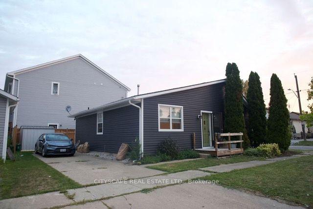 2 Weston Rd, House detached with 3 bedrooms, 2 bathrooms and 2 parking in St. Catharines ON | Image 1