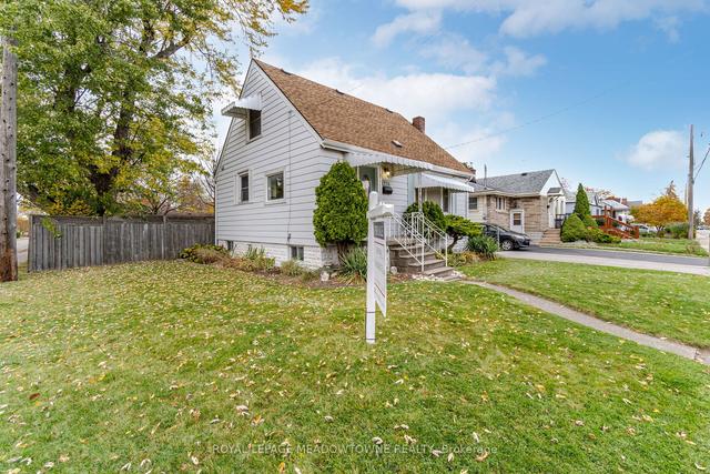 274 West 2nd St, House detached with 3 bedrooms, 1 bathrooms and 3 parking in Hamilton ON | Image 23