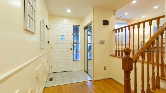 upper - 28 Dibgate Blvd, House detached with 3 bedrooms, 1 bathrooms and 2 parking in Toronto ON | Image 9