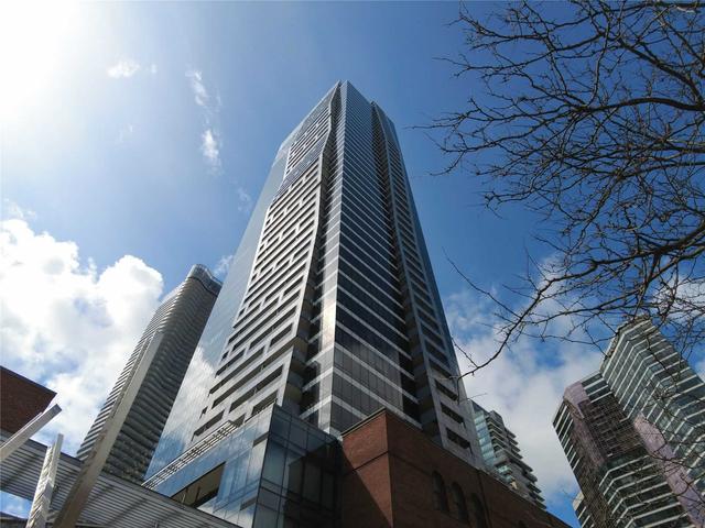 1807 - 5 St Joseph St, Condo with 2 bedrooms, 2 bathrooms and 1 parking in Toronto ON | Image 1