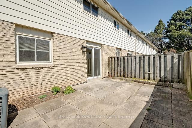 94 - 5475 Lakeshore Rd, Townhouse with 3 bedrooms, 2 bathrooms and 2 parking in Burlington ON | Image 29