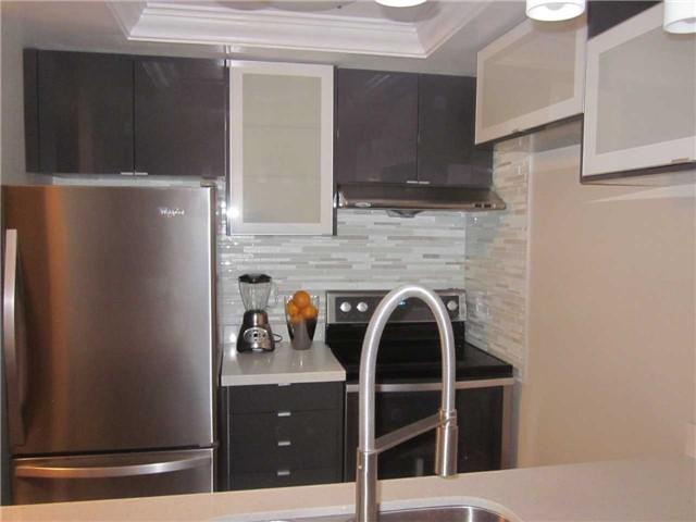 915 - 7 Bishop Ave, Condo with 1 bedrooms, 1 bathrooms and 1 parking in Toronto ON | Image 2