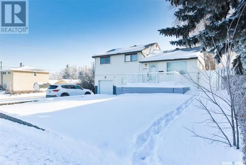 1241 4th Avenue Nw, House detached with 3 bedrooms, 2 bathrooms and null parking in Moose Jaw SK | Card Image