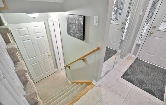 2369 Baintree Cres, House attached with 3 bedrooms, 3 bathrooms and 3 parking in Oakville ON | Image 11