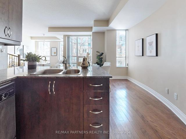 210 - 21 Olive Ave, Townhouse with 2 bedrooms, 3 bathrooms and 1 parking in Toronto ON | Image 5