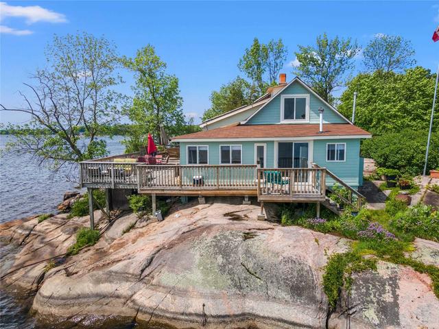 2 Is 20 Island, House detached with 2 bedrooms, 2 bathrooms and 6 parking in Georgian Bay ON | Image 1