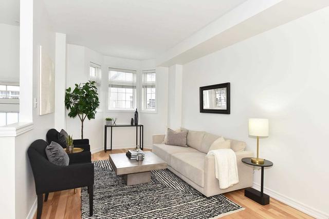 18 Piggot Mews, House attached with 3 bedrooms, 2 bathrooms and 2 parking in Toronto ON | Image 24