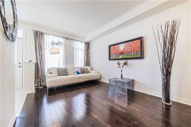 28 William Berczy Blvd, House attached with 3 bedrooms, 3 bathrooms and 1 parking in Markham ON | Image 2