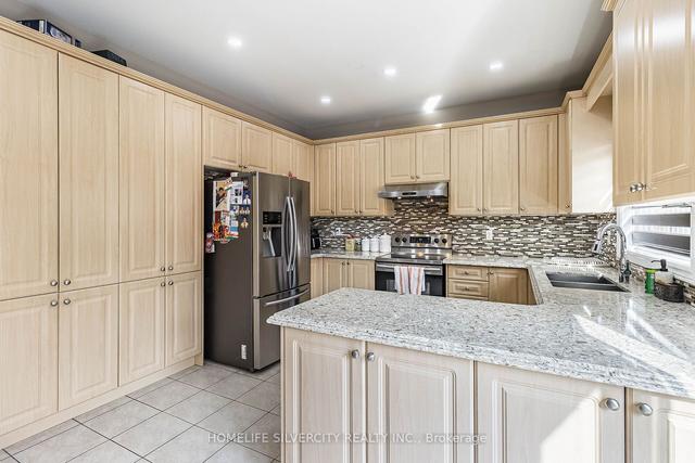 6 Runnymede Cres, House detached with 4 bedrooms, 6 bathrooms and 4 parking in Brampton ON | Image 3