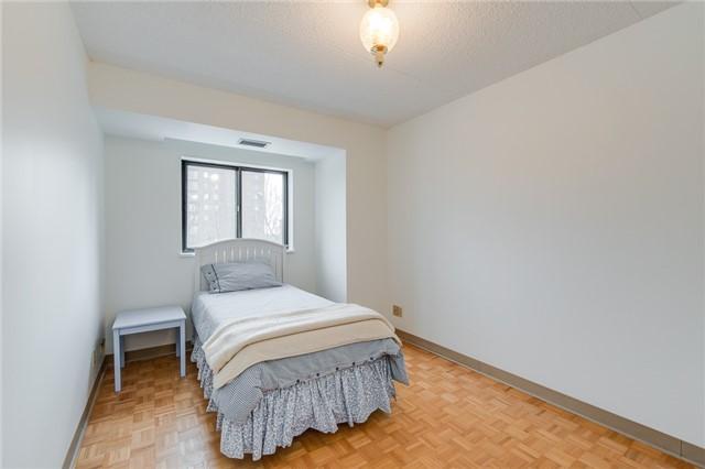 404 - 1 Innismore Cres, Condo with 2 bedrooms, 2 bathrooms and 1 parking in Toronto ON | Image 12