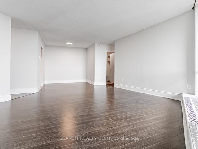 2006 - 330 Dixon Rd, Condo with 2 bedrooms, 1 bathrooms and 1 parking in Toronto ON | Image 3