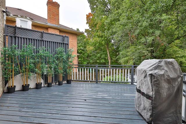 17 Macphail Crt, House detached with 4 bedrooms, 5 bathrooms and 8 parking in Markham ON | Image 27