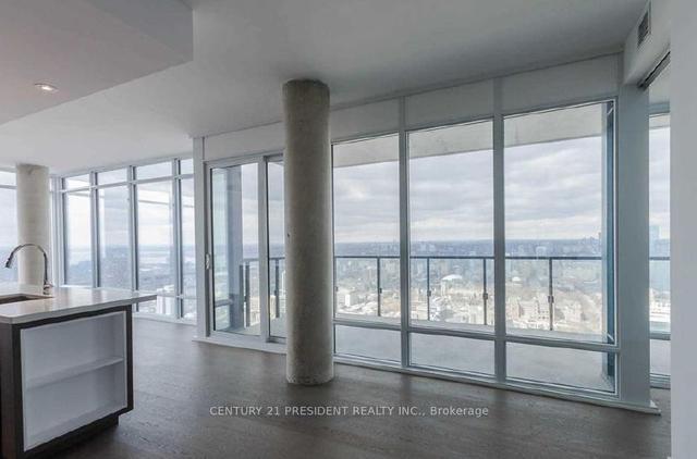 5216 - 488 University Ave, Condo with 3 bedrooms, 2 bathrooms and 1 parking in Toronto ON | Image 32