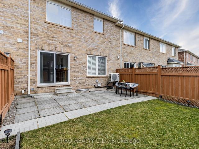 725 Ambroise Cres, House attached with 3 bedrooms, 3 bathrooms and 3 parking in Milton ON | Image 31