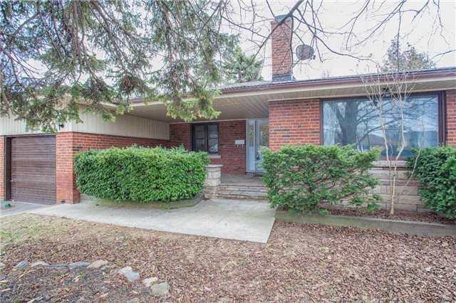 33 Farmcrest Dr, House detached with 3 bedrooms, 3 bathrooms and 5 parking in Toronto ON | Image 2