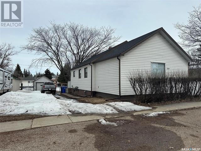509 Railway Avenue, House detached with 2 bedrooms, 1 bathrooms and null parking in Springside SK | Image 1