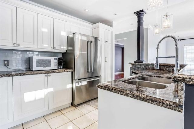 22 Summer Valley Dr, House detached with 4 bedrooms, 3 bathrooms and 4 parking in Brampton ON | Image 10