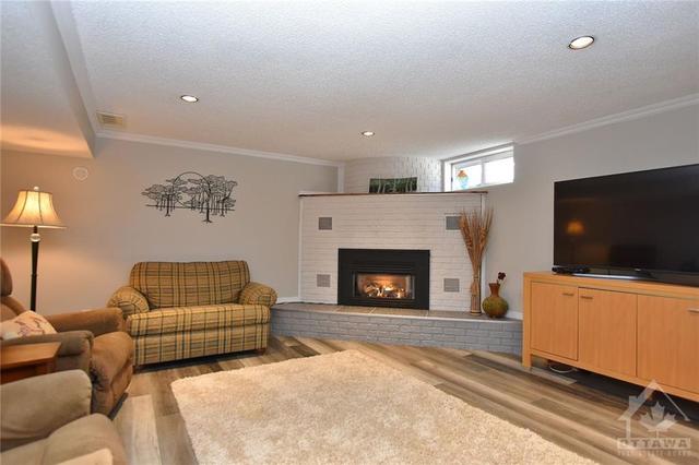 8 Andover Place, House detached with 4 bedrooms, 2 bathrooms and 4 parking in Ottawa ON | Image 19