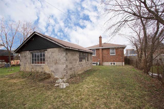 212 Mcnaughton Ave, House detached with 3 bedrooms, 1 bathrooms and 5 parking in Oshawa ON | Image 9