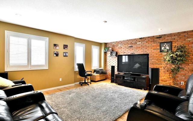 4 - 7 Southside Pl, Townhouse with 3 bedrooms, 3 bathrooms and 2 parking in Hamilton ON | Image 2