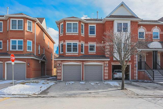 102 Leah Cres, Townhouse with 3 bedrooms, 4 bathrooms and 4 parking in Vaughan ON | Image 1