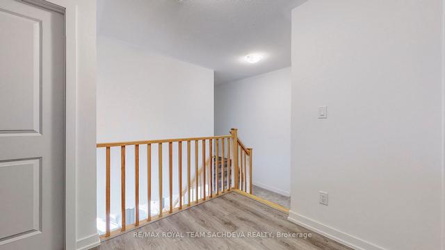 73 Pine Gate Pl, House attached with 3 bedrooms, 3 bathrooms and 3 parking in Whitby ON | Image 7
